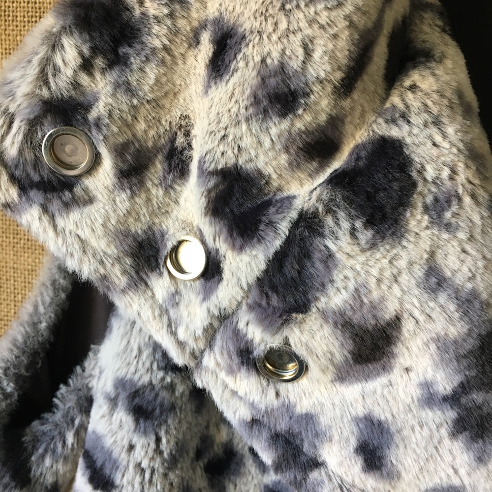 Dylan furry animal print winter vest - Picture 3 of 4